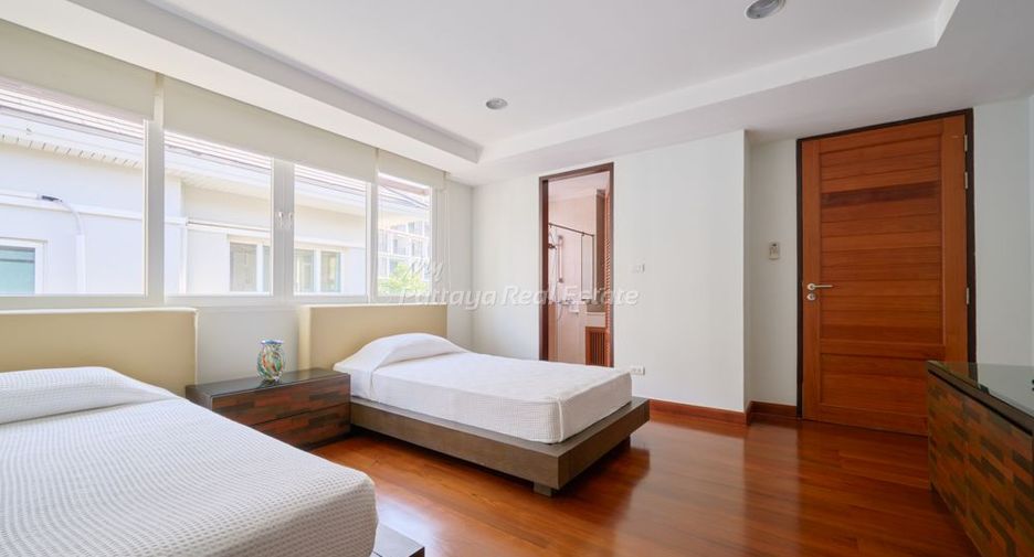 For sale 4 bedrooms house in Sattahip, Chonburi