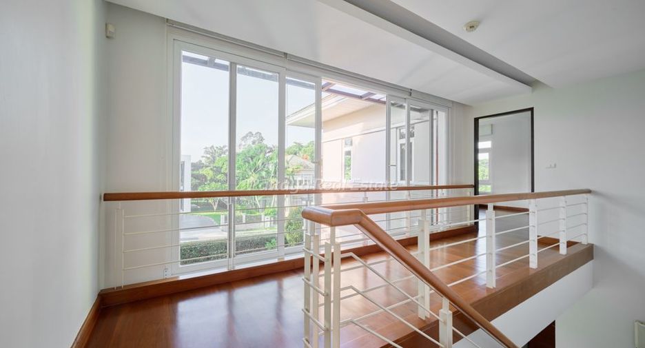 For sale 4 bedrooms house in Sattahip, Chonburi