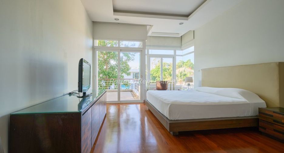 For sale 4 bedrooms house in Sattahip, Chonburi