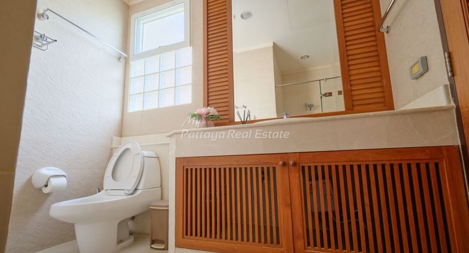 For sale 4 bedrooms house in Sattahip, Chonburi