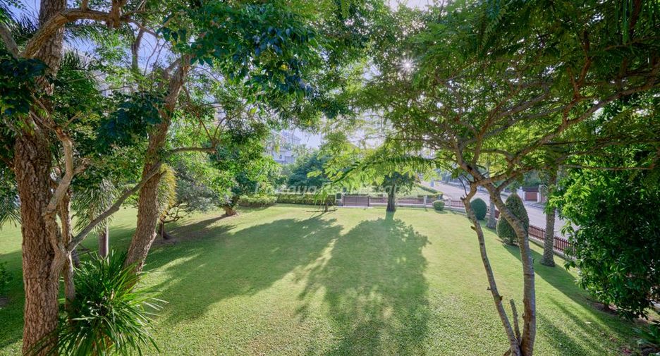 For sale 4 bedrooms house in Sattahip, Chonburi