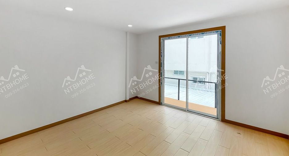 For sale 3 bedrooms townhouse in Mueang Nonthaburi, Nonthaburi