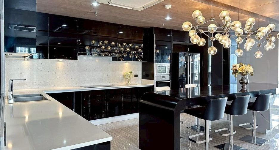 For rent and for sale 3 bedrooms condo in Khlong Toei, Bangkok