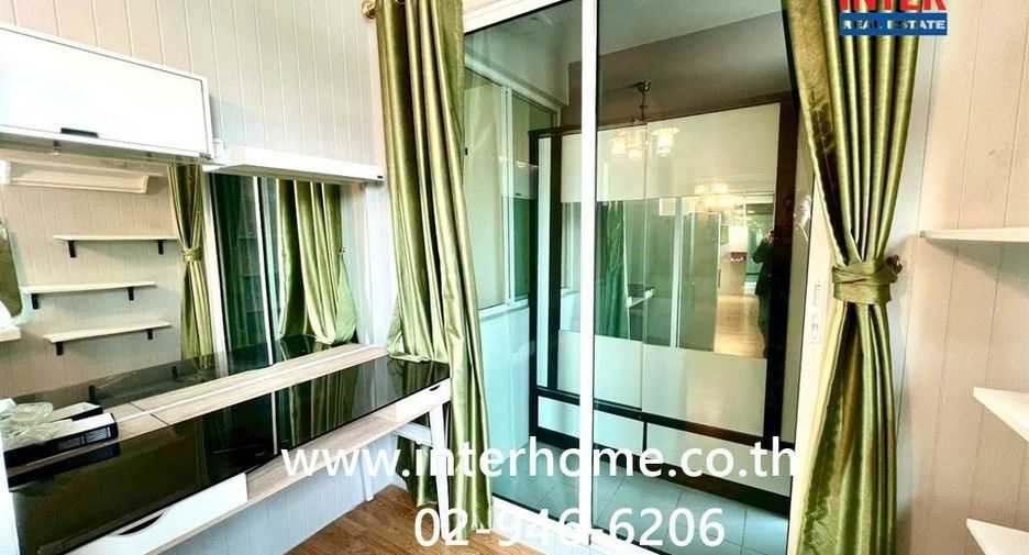 For sale 4 bedrooms townhouse in Khlong Sam Wa, Bangkok