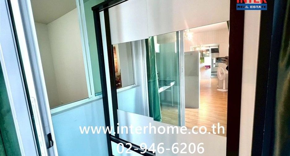 For sale 4 bedrooms townhouse in Khlong Sam Wa, Bangkok