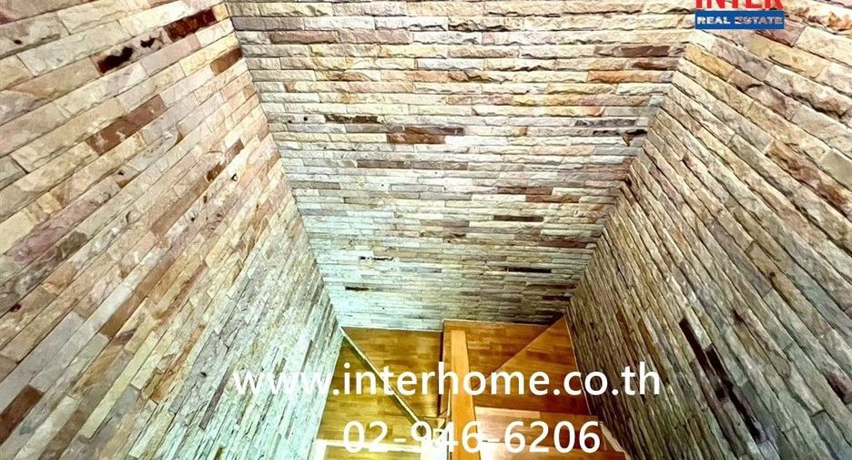 For sale 4 bedrooms townhouse in Khlong Sam Wa, Bangkok