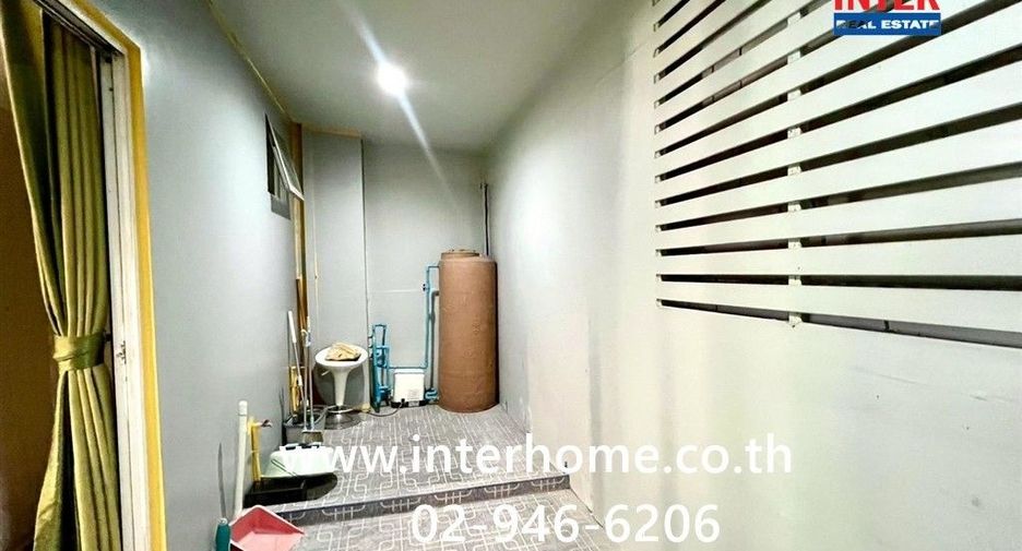 For sale 4 bedrooms townhouse in Khlong Sam Wa, Bangkok