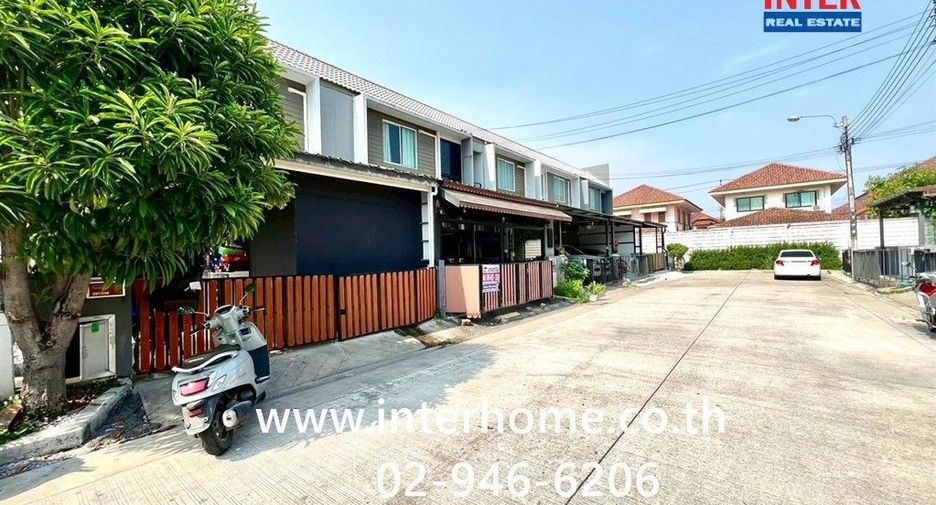 For sale 4 bedrooms townhouse in Khlong Sam Wa, Bangkok