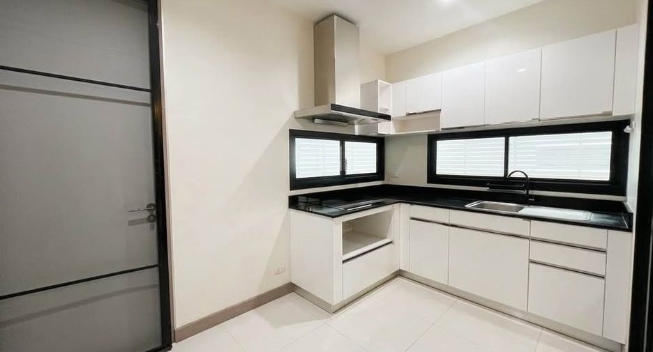 For sale 4 bedrooms house in Bang Bua Thong, Nonthaburi