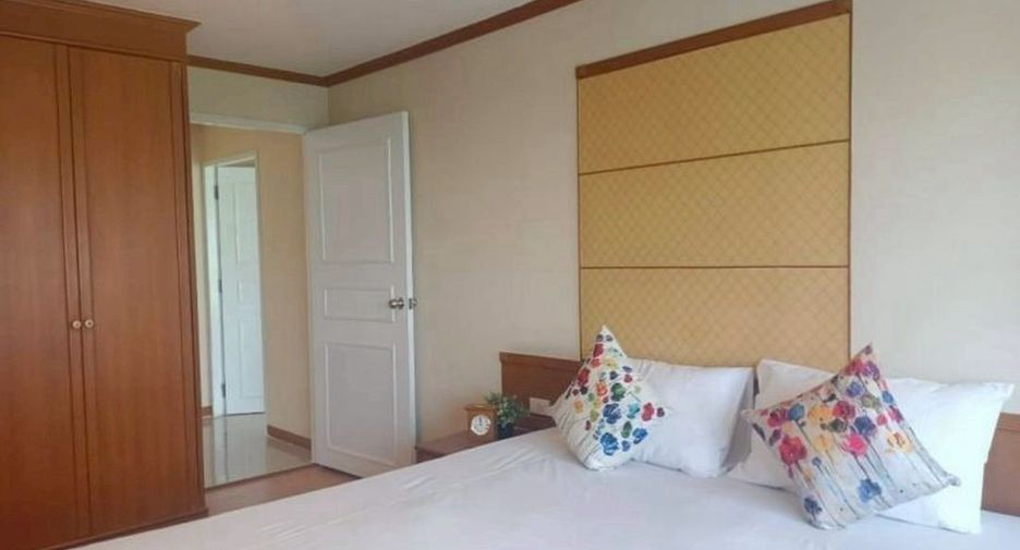 For rent 3 bedrooms condo in Watthana, Bangkok