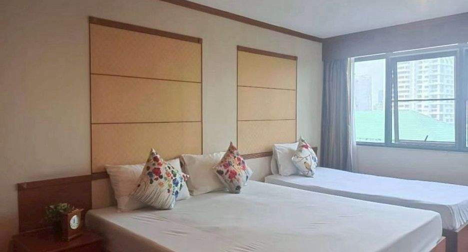 For rent 3 bedrooms condo in Watthana, Bangkok