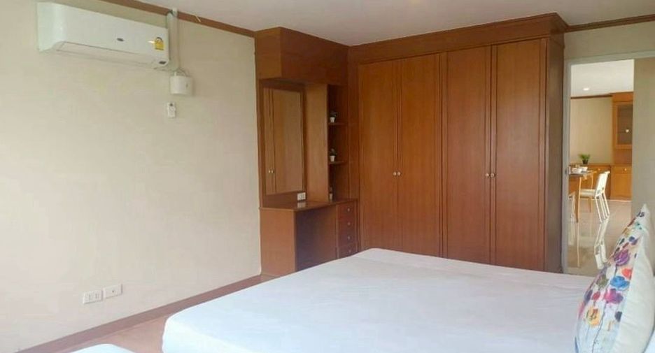 For rent 3 bedrooms condo in Watthana, Bangkok