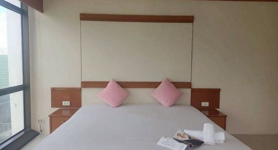 For rent 3 bedrooms condo in Watthana, Bangkok