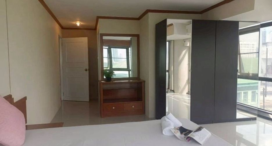 For rent 3 bedrooms condo in Watthana, Bangkok