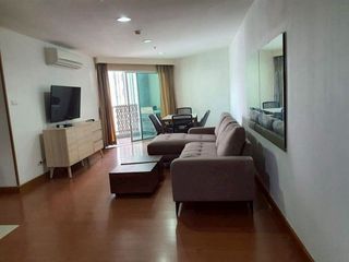 Condo en alquiler y en venta de 3 habitaciones en Huai Khwang, Bangkok