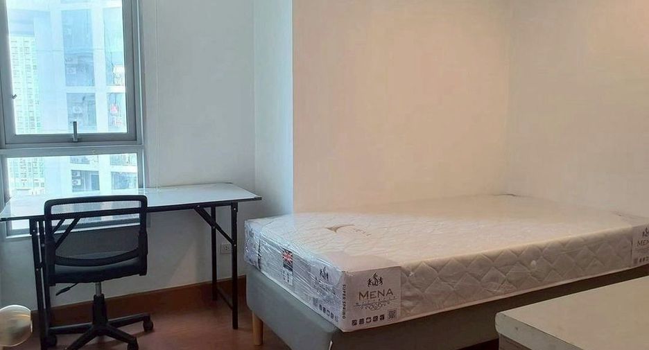 For rent and for sale 3 bedrooms condo in Huai Khwang, Bangkok