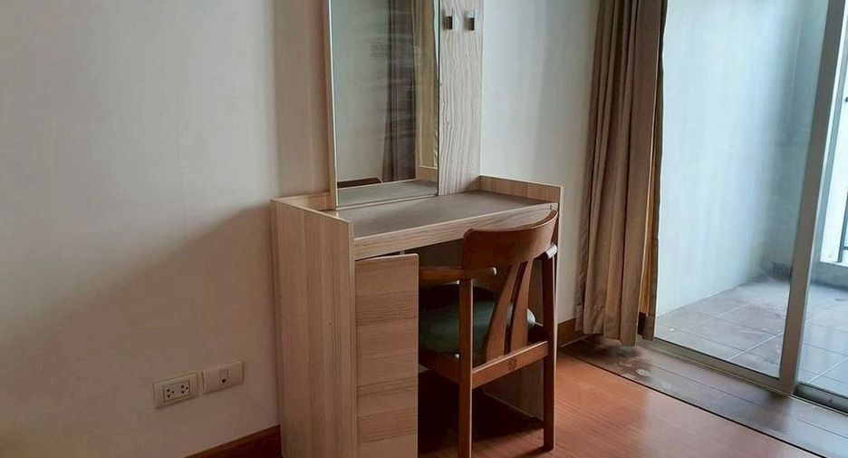 For rent and for sale 3 bedrooms condo in Huai Khwang, Bangkok