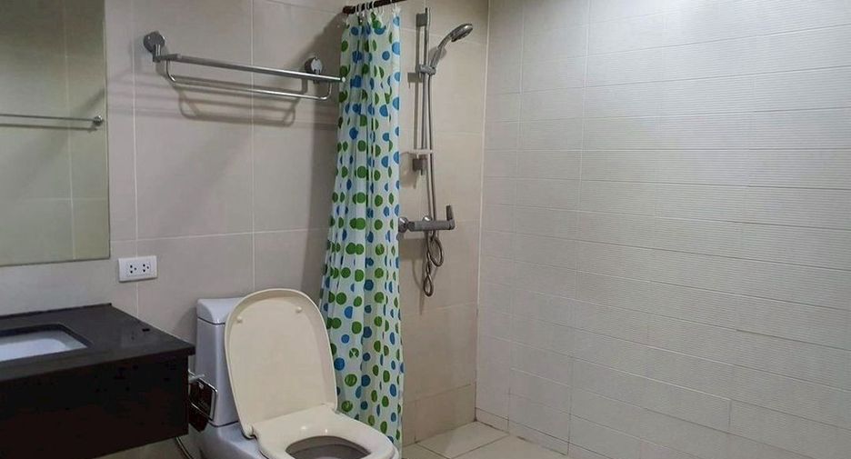 For rent and for sale 3 bedrooms condo in Huai Khwang, Bangkok
