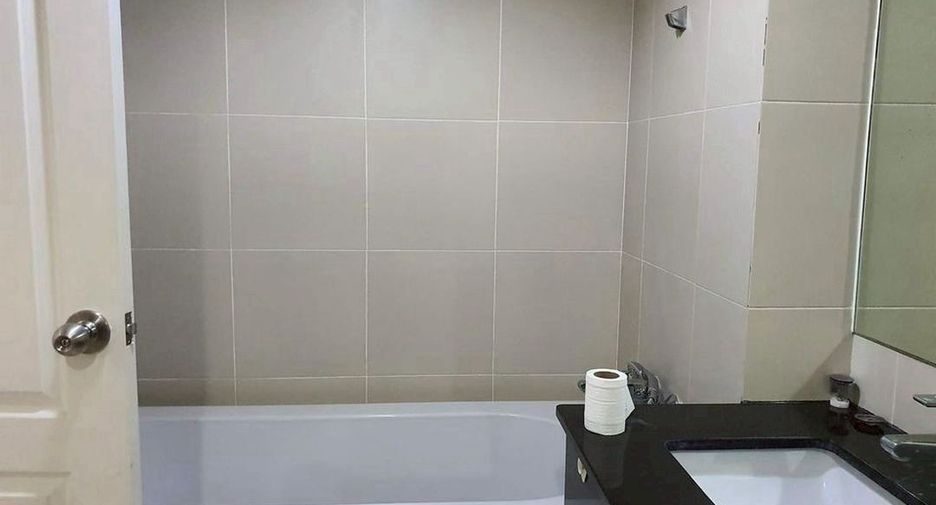 For rent and for sale 3 bedrooms condo in Huai Khwang, Bangkok