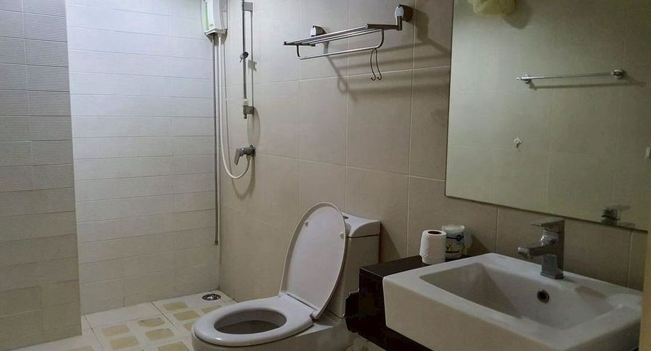 For rent and for sale 3 bedrooms condo in Huai Khwang, Bangkok