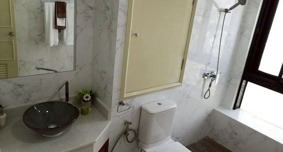 For rent 2 bedrooms condo in Watthana, Bangkok