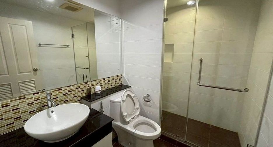 For rent 2 bedrooms condo in Phaya Thai, Bangkok