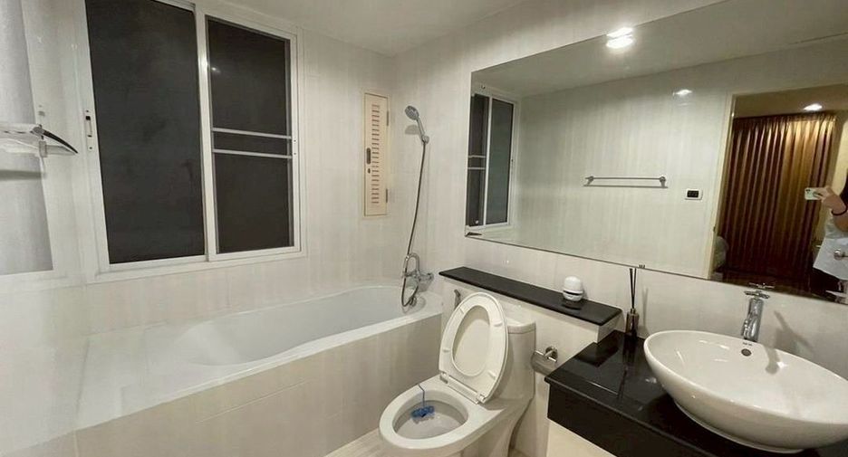 For rent 2 bedrooms condo in Phaya Thai, Bangkok