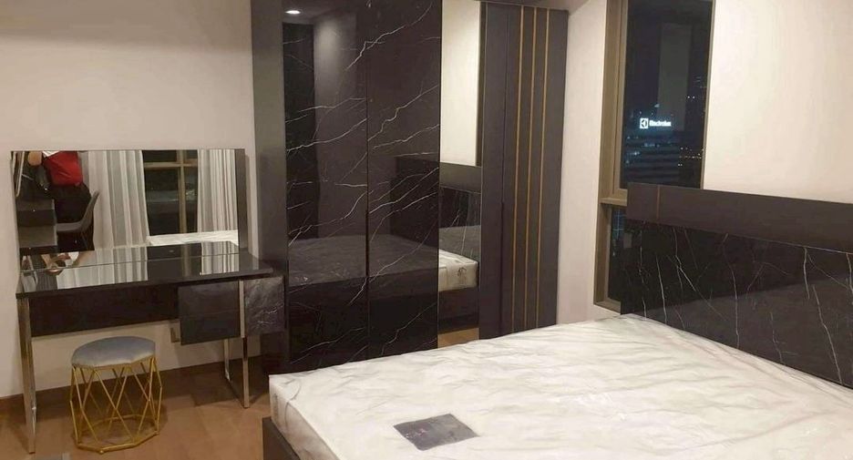 For rent 2 bedrooms condo in Watthana, Bangkok