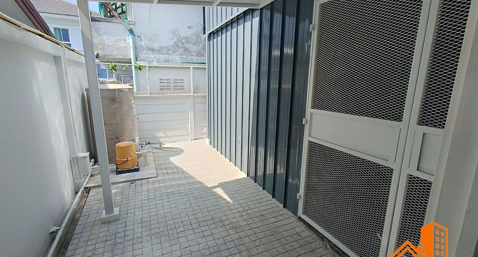For sale 3 bedrooms retail Space in Bang Phli, Samut Prakan