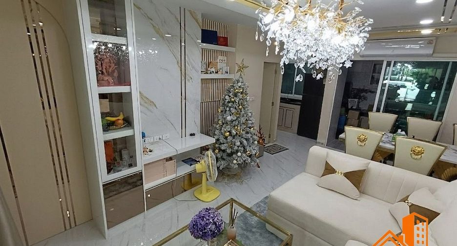 Casa adosada en venta de 3 habitaciones en Lat Phrao, Bangkok