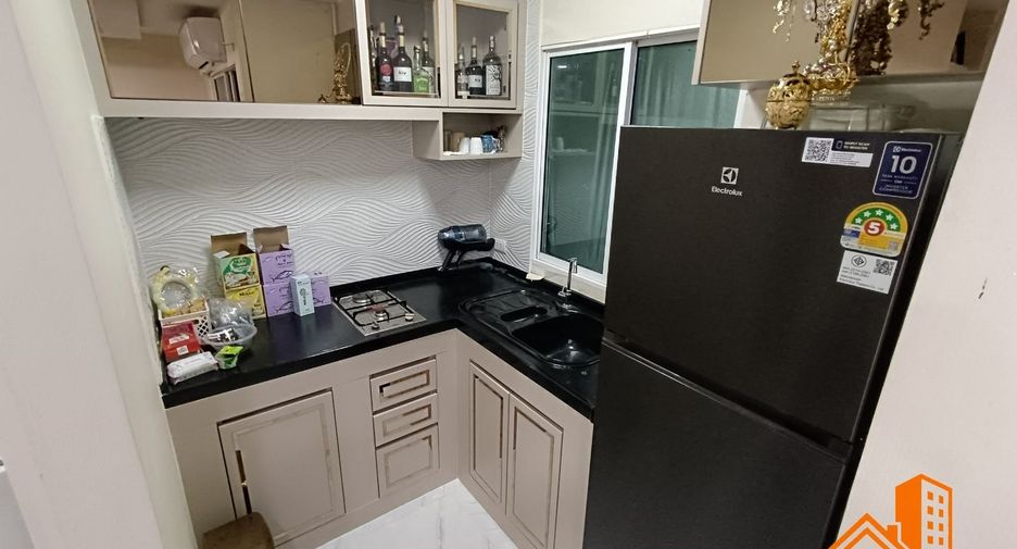 Casa adosada en venta de 3 habitaciones en Lat Phrao, Bangkok