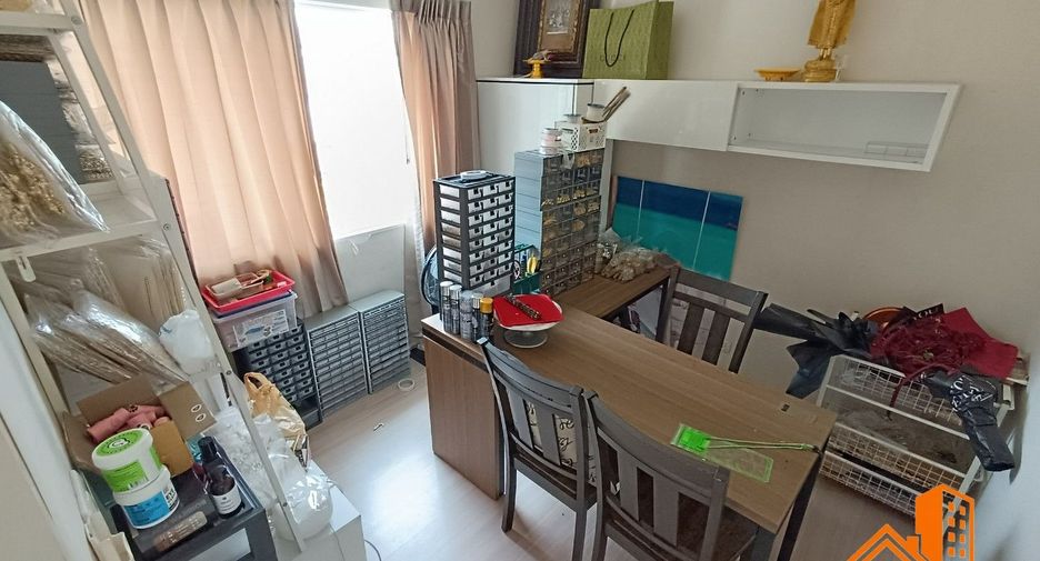 Casa adosada en venta de 3 habitaciones en Lat Phrao, Bangkok