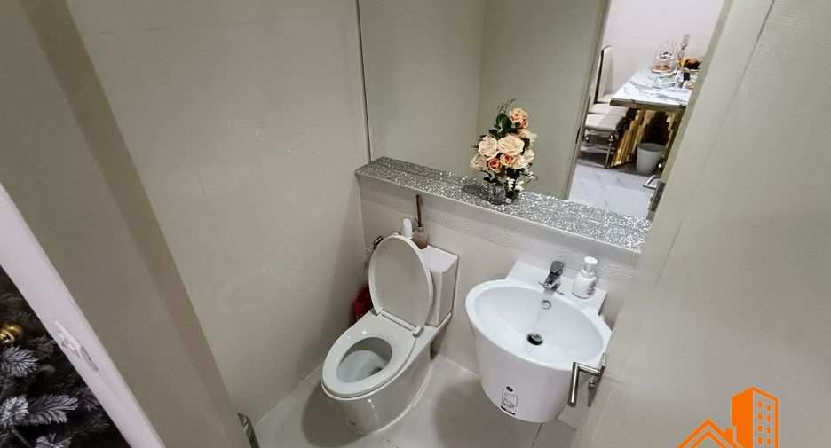 Casa adosada en venta de 3 habitaciones en Lat Phrao, Bangkok