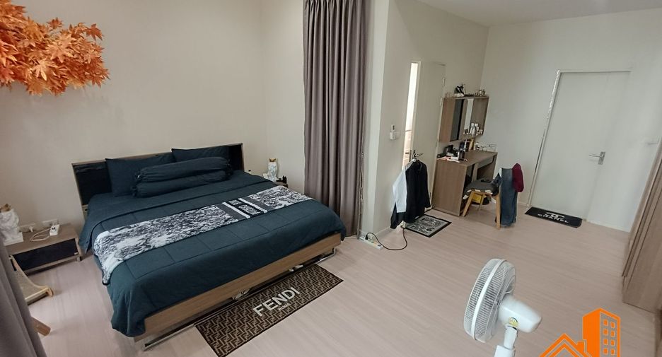 Casa adosada en venta de 3 habitaciones en Lat Phrao, Bangkok