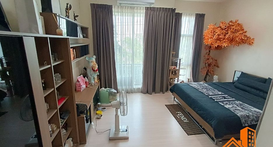Casa adosada en venta de 3 habitaciones en Lat Phrao, Bangkok