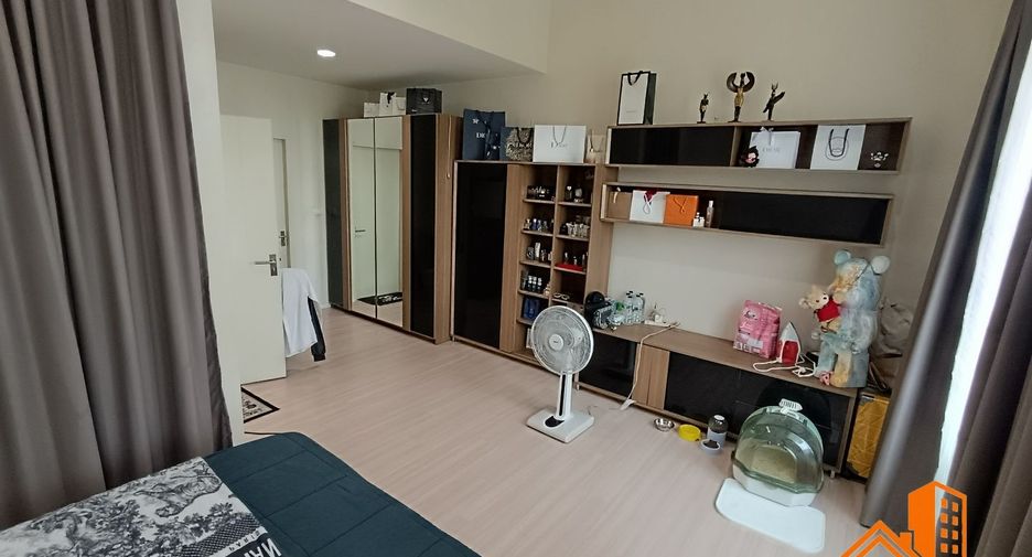 Casa adosada en venta de 3 habitaciones en Lat Phrao, Bangkok