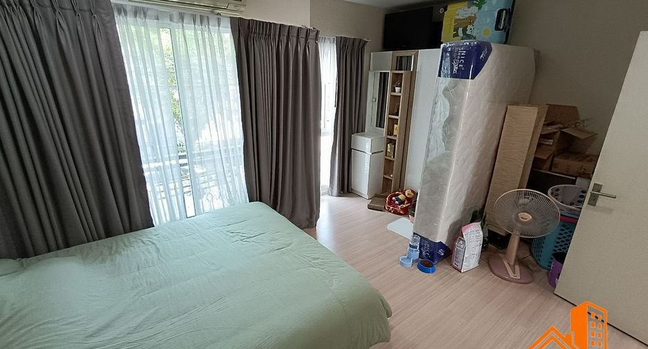 Casa adosada en venta de 3 habitaciones en Lat Phrao, Bangkok