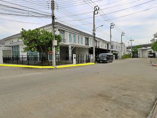 Reihenhaus zur Miete mit 3 Zimmer in Saphan Sung, Bangkok
