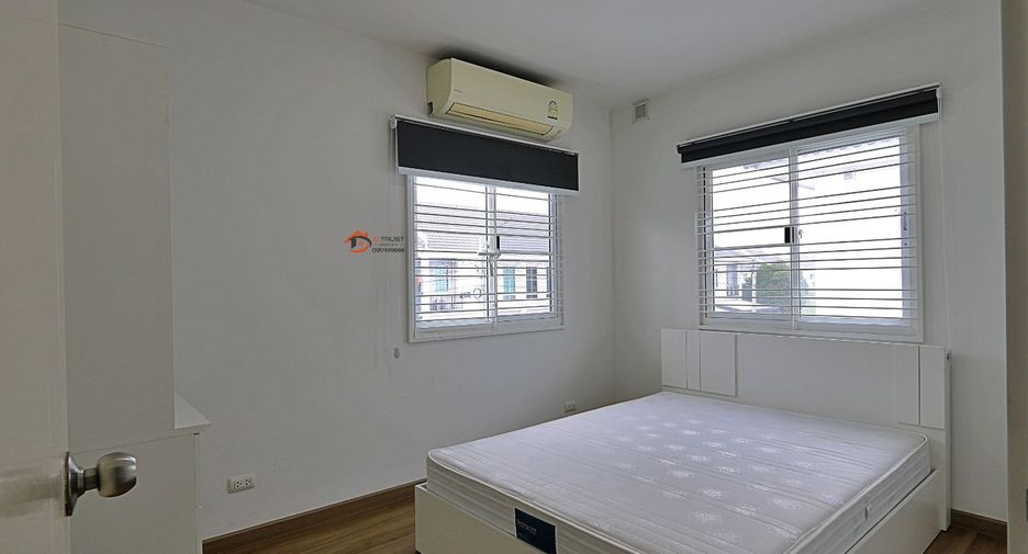 For rent 3 bedrooms townhouse in Saphan Sung, Bangkok