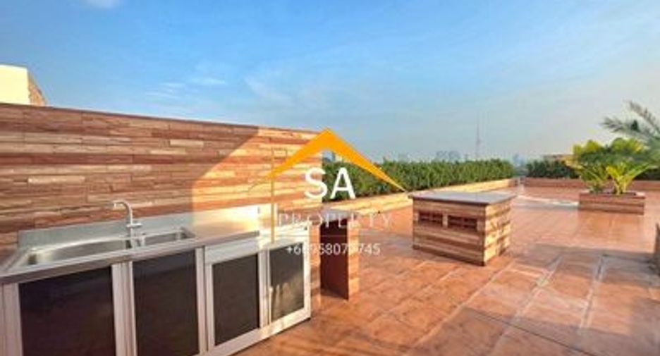 For rent 4 bedrooms condo in North Pattaya, Pattaya