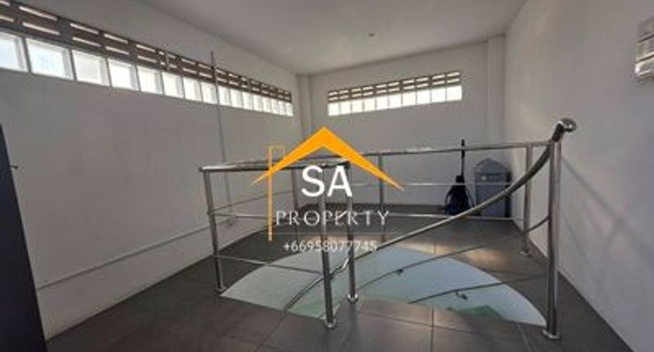For rent 4 bedrooms condo in North Pattaya, Pattaya