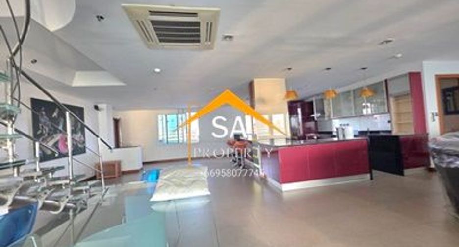 For rent 4 bedrooms condo in North Pattaya, Pattaya