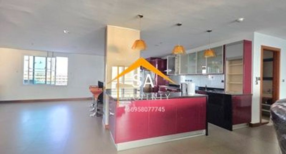 For rent 4 bedrooms condo in North Pattaya, Pattaya
