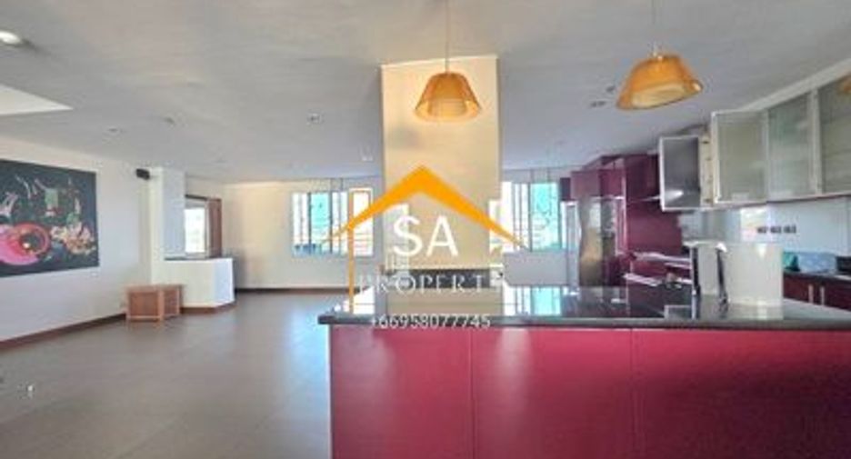 For rent 4 bedrooms condo in North Pattaya, Pattaya