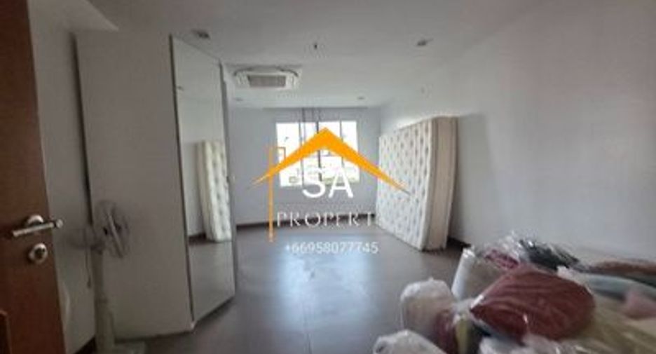 For rent 4 bedrooms condo in North Pattaya, Pattaya