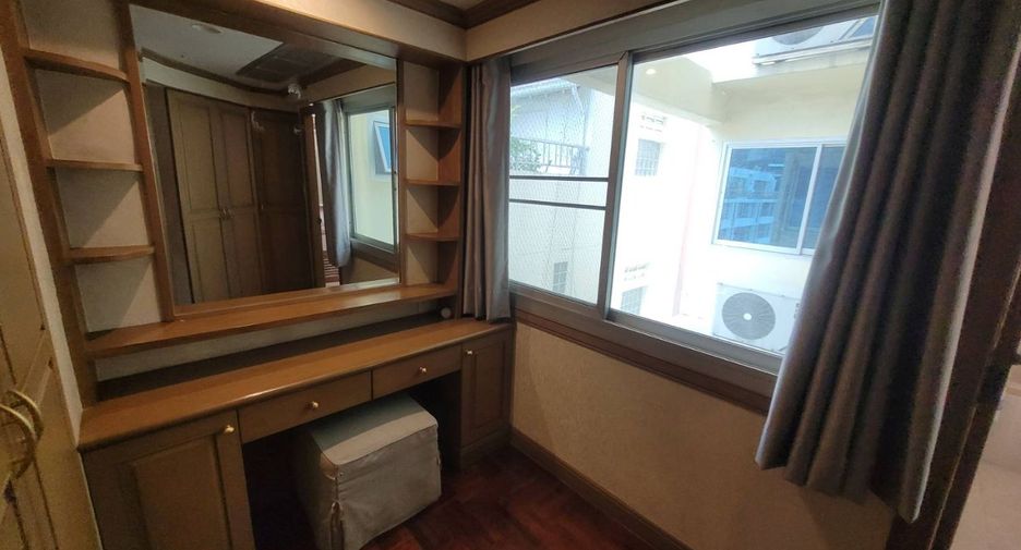 For rent 2 bedrooms condo in Watthana, Bangkok