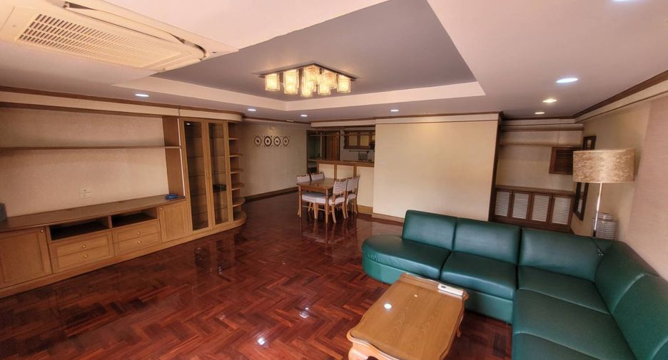 For rent 2 bedrooms condo in Watthana, Bangkok