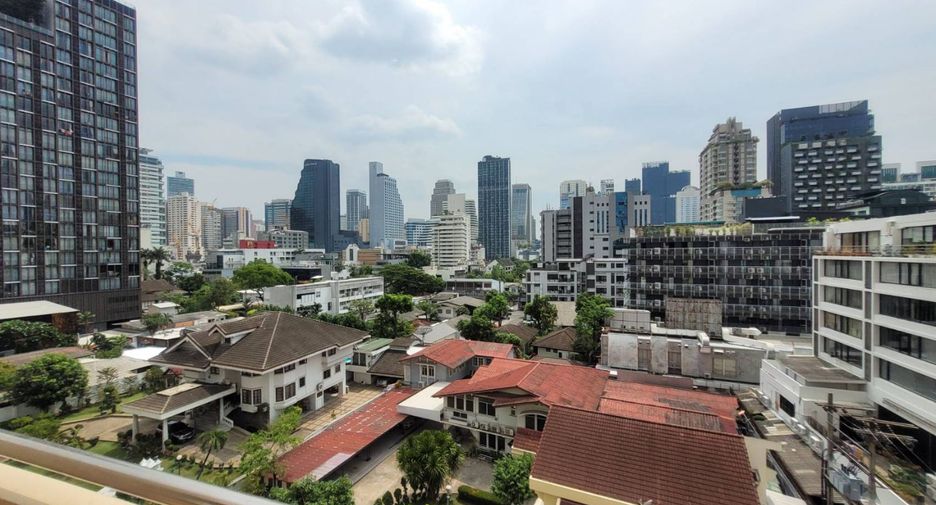 For rent 2 bedrooms condo in Watthana, Bangkok
