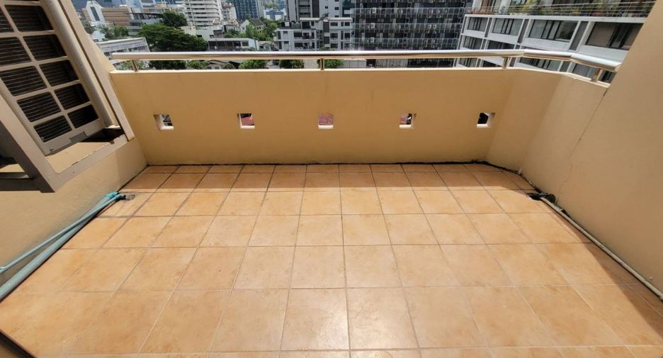 For rent 2 bedrooms condo in Watthana, Bangkok