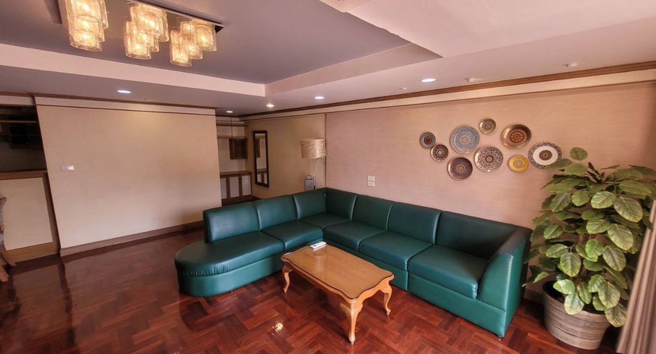 For rent 2 bedrooms condo in Watthana, Bangkok